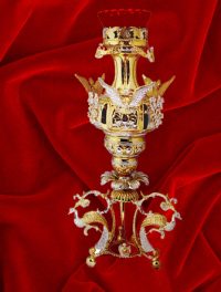 Candela sfanta masa cu ingeri si pauni la baza aurita